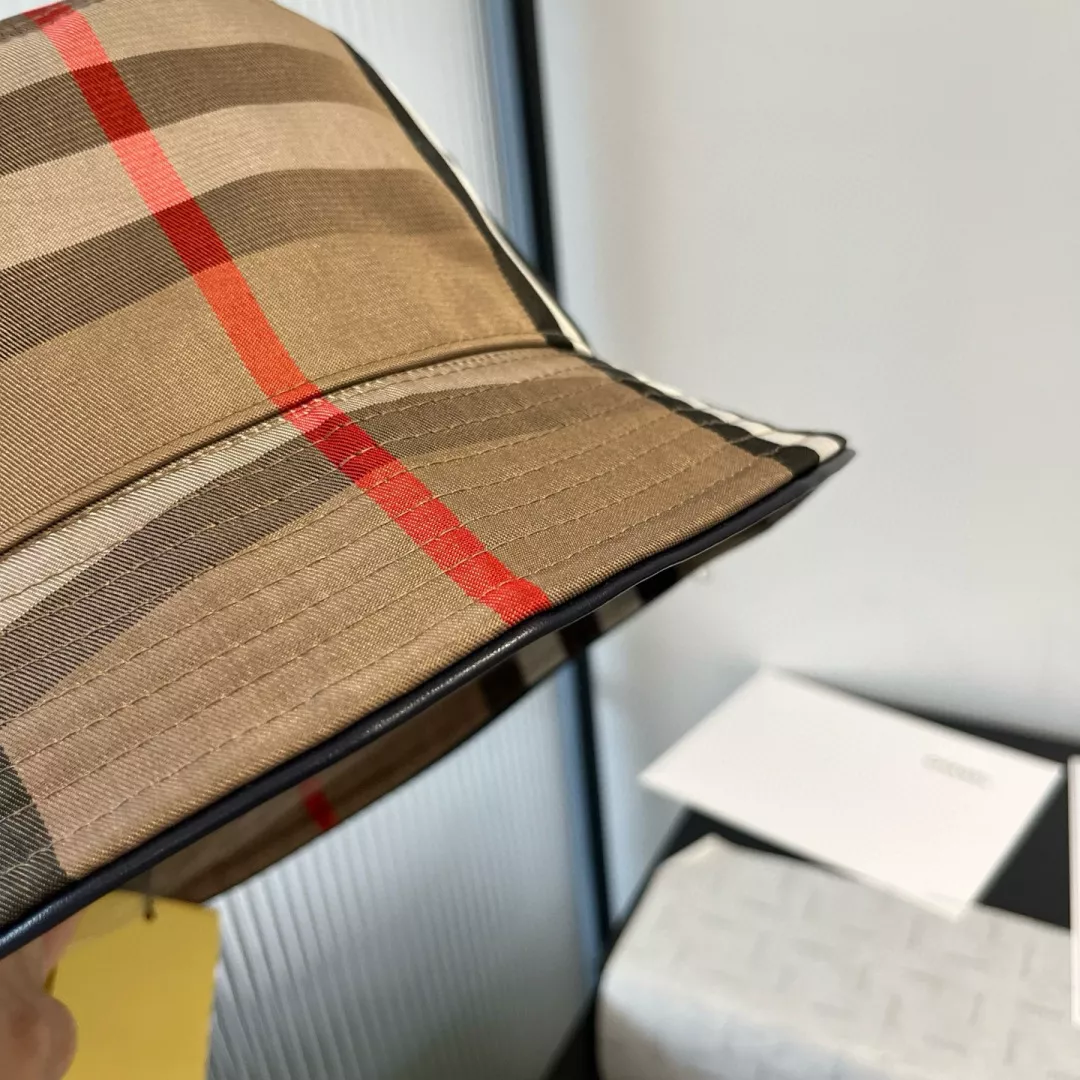 Burberry Caps Bright 8434
