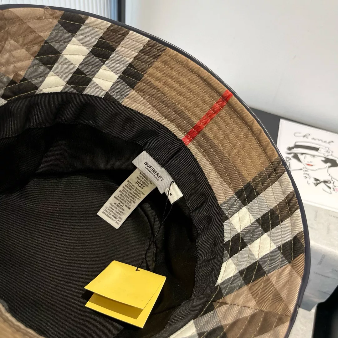 Burberry Caps Bright 8434