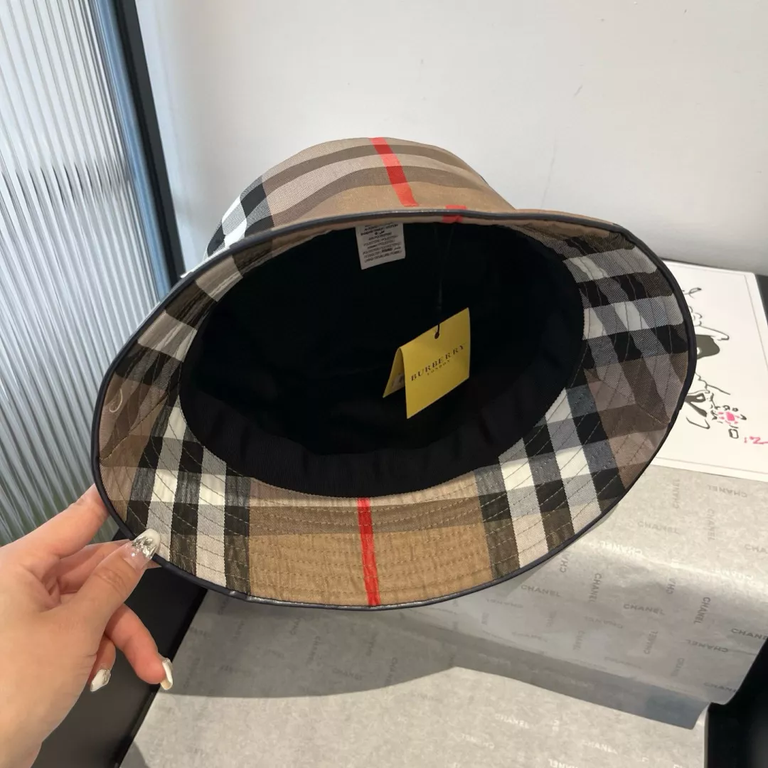 Burberry Caps Bright 8434