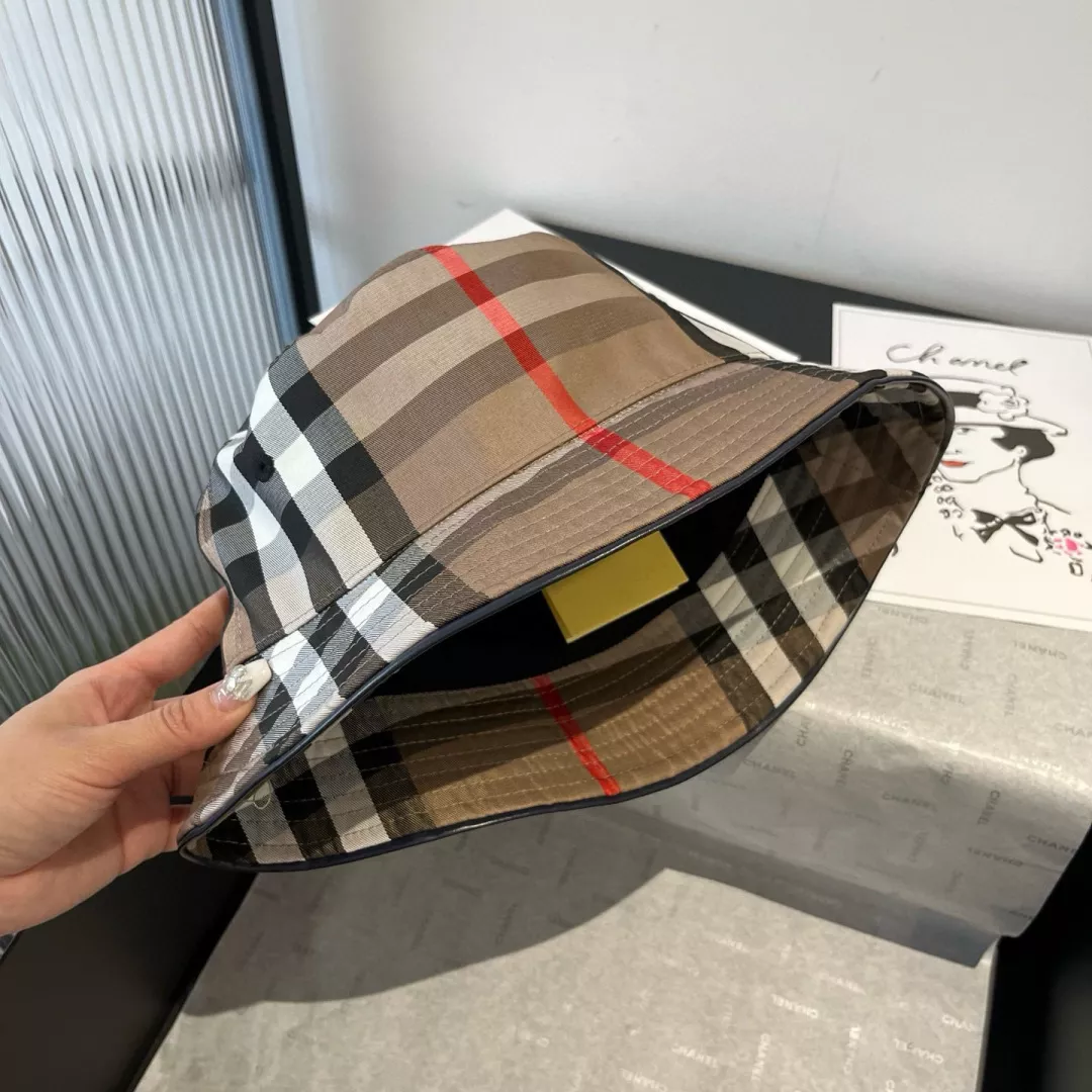 Burberry Caps Bright 8434