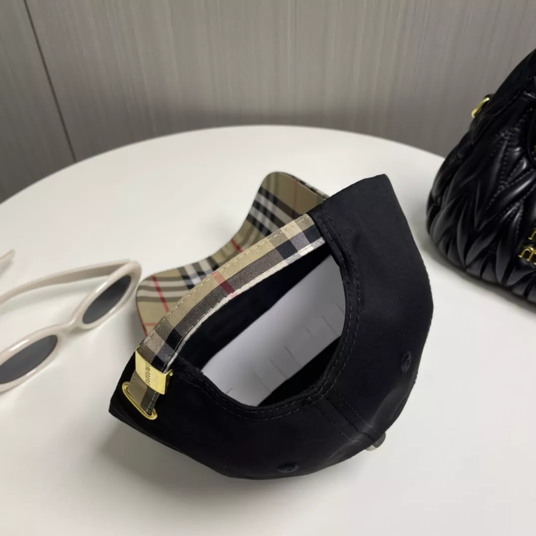 Burberry Caps Elegant 2093