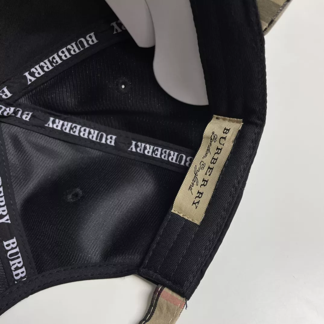 Burberry Caps Elegant 2093