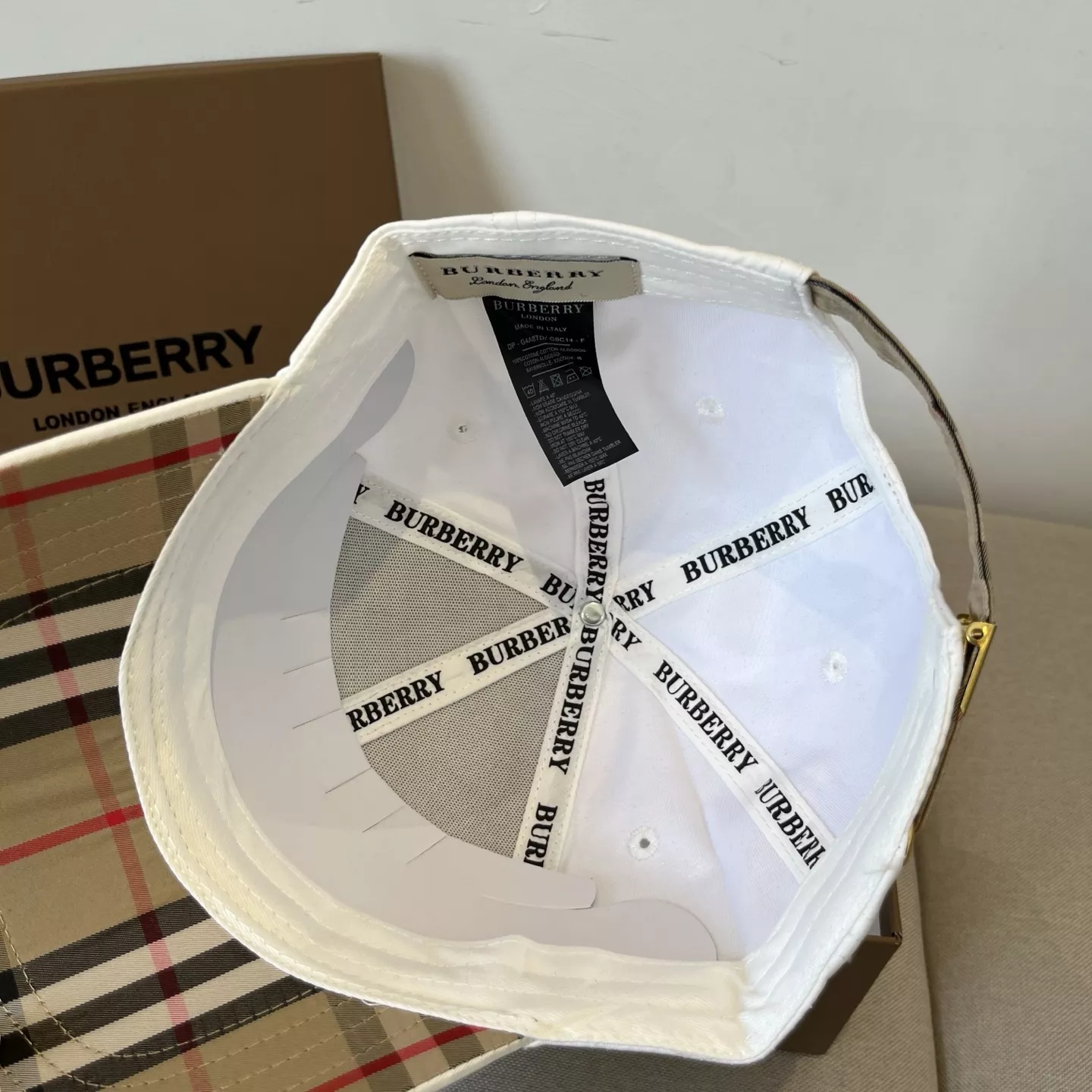 Burberry Caps Lightweight 9096
