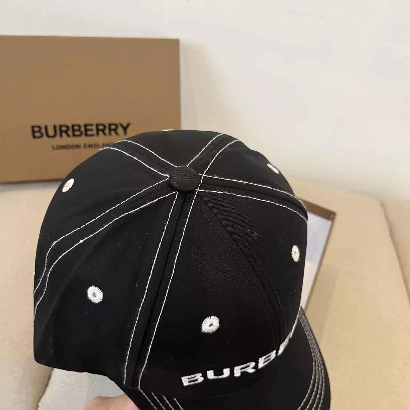 Burberry Caps Minimalist 2828