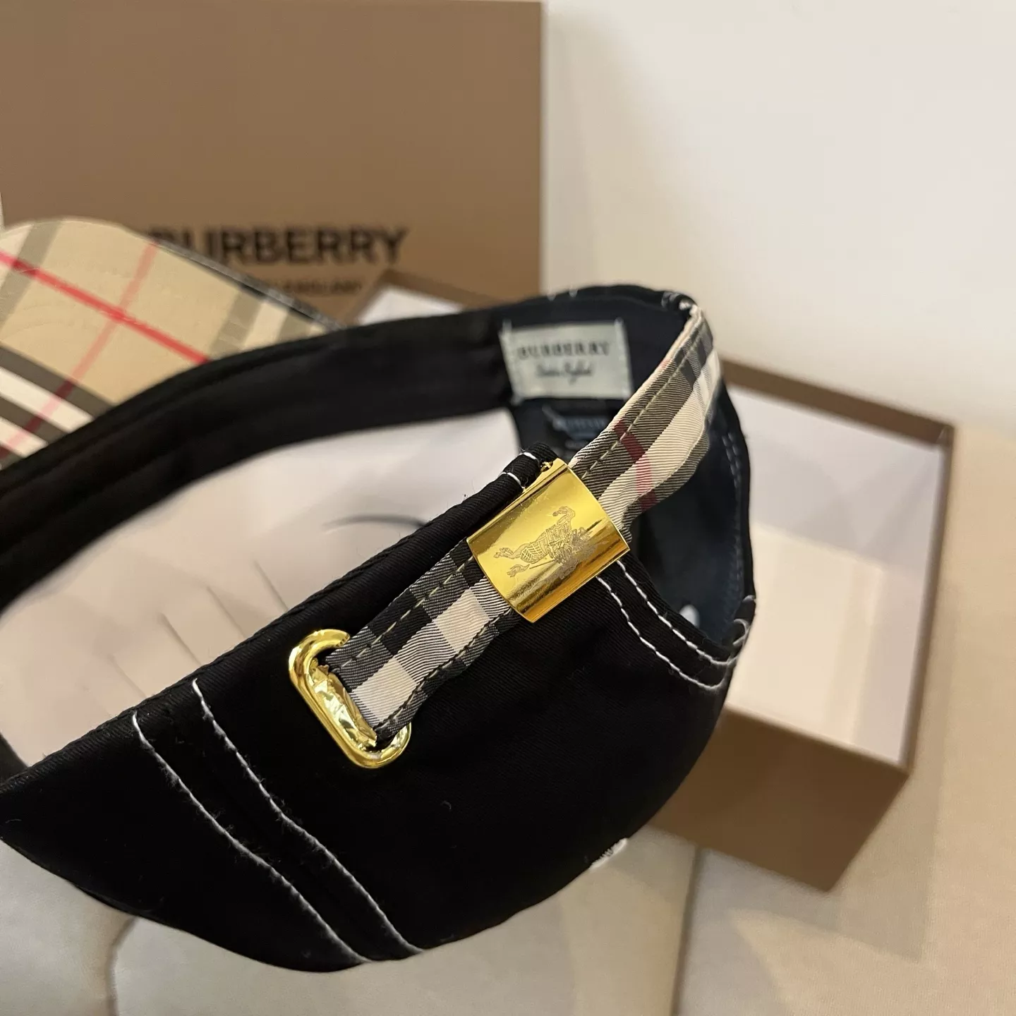 Burberry Caps Minimalist 2828
