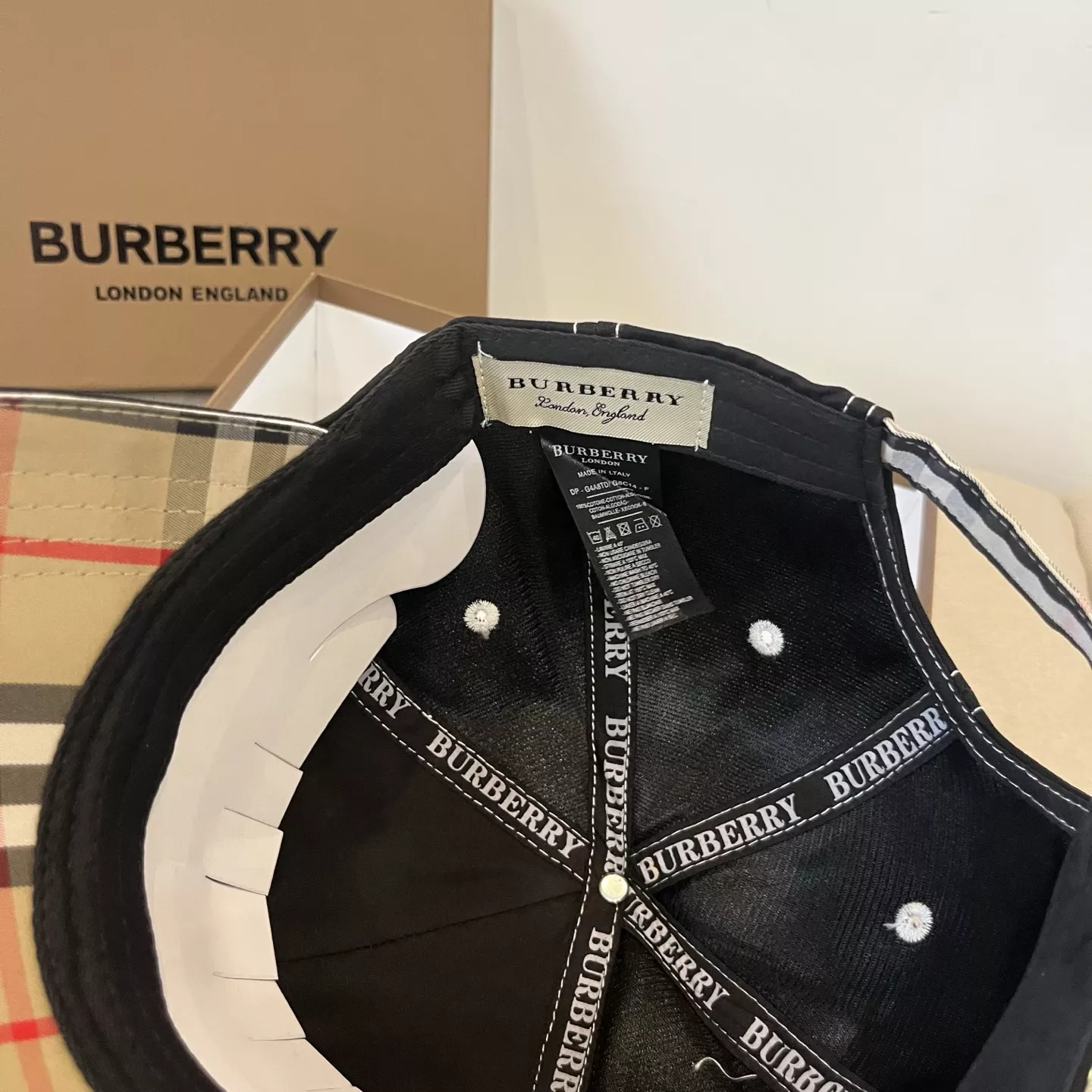 Burberry Caps Minimalist 2828