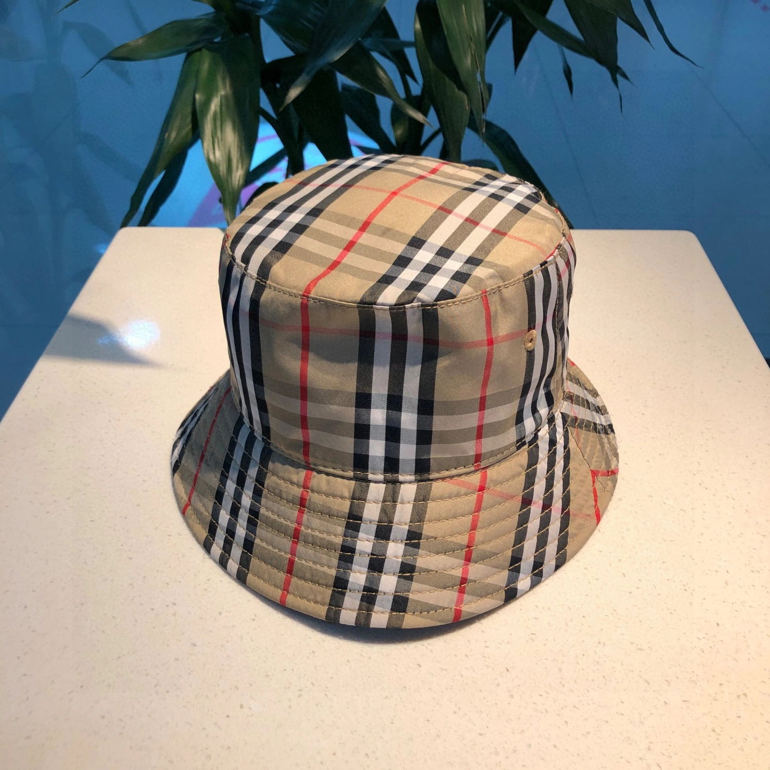 Burberry Caps Minimalist 8935