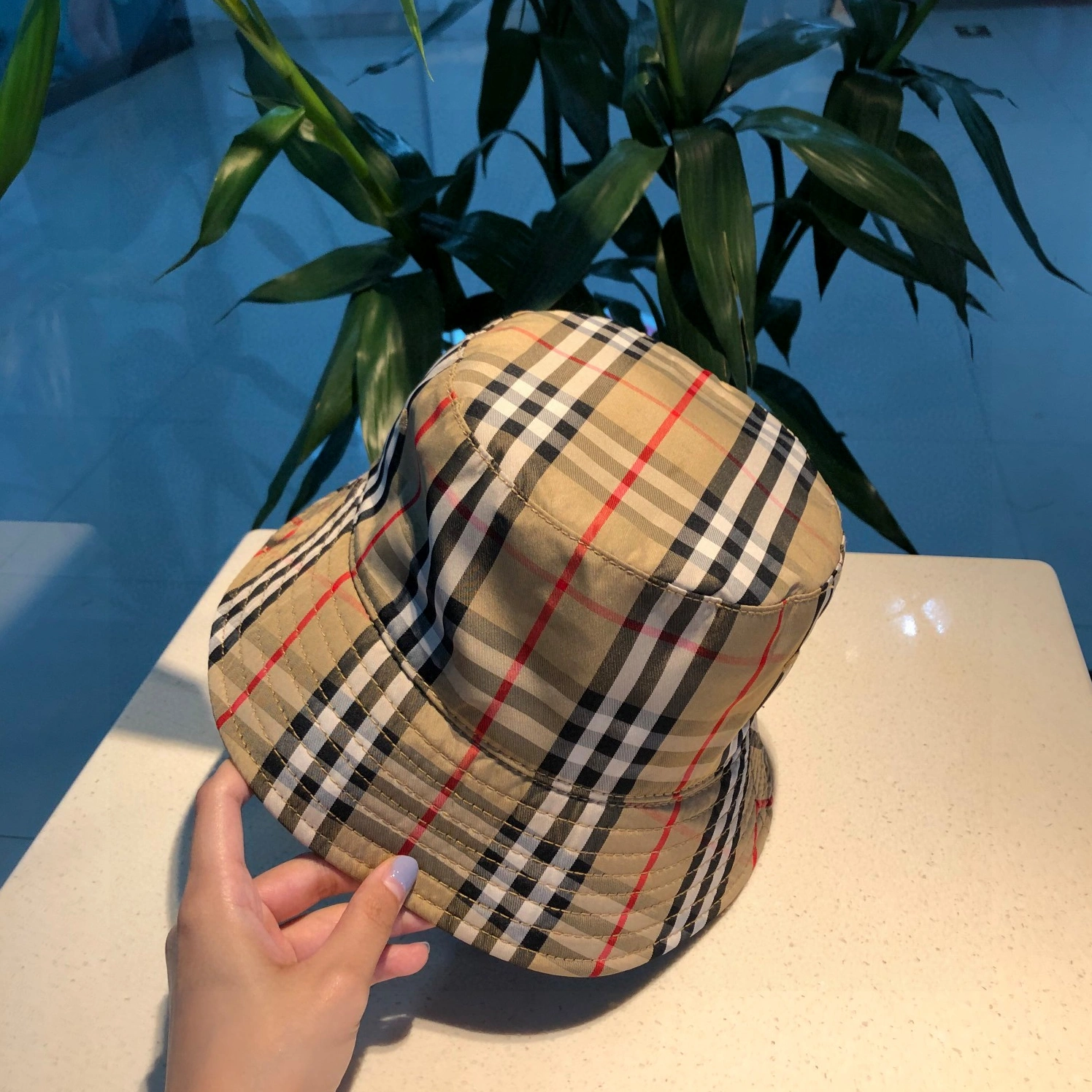 Burberry Caps Minimalist 8935