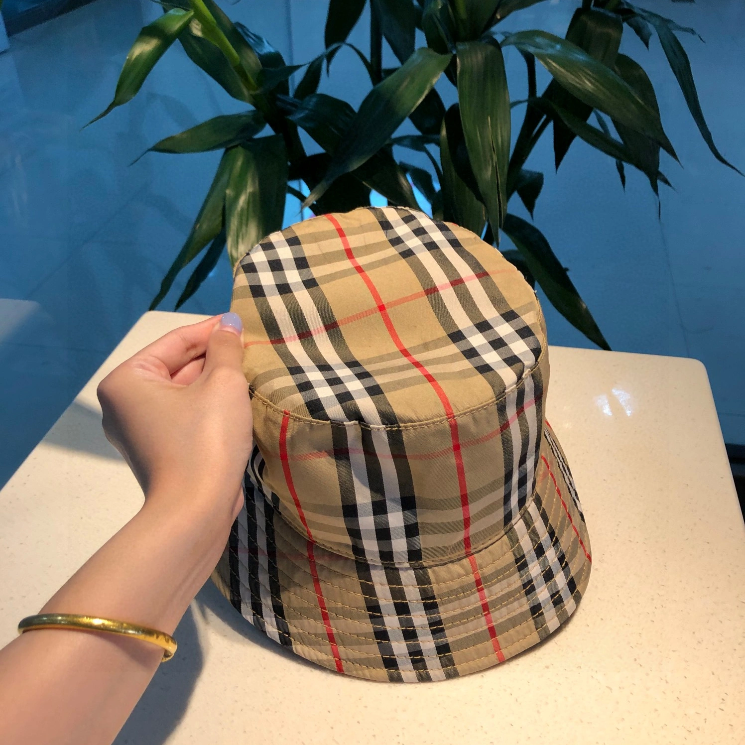 Burberry Caps Minimalist 8935