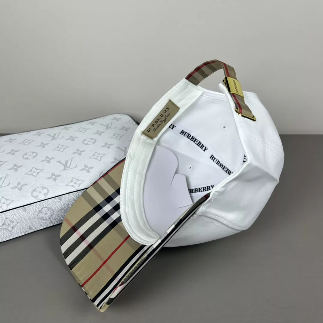 Burberry Caps Sleek 406