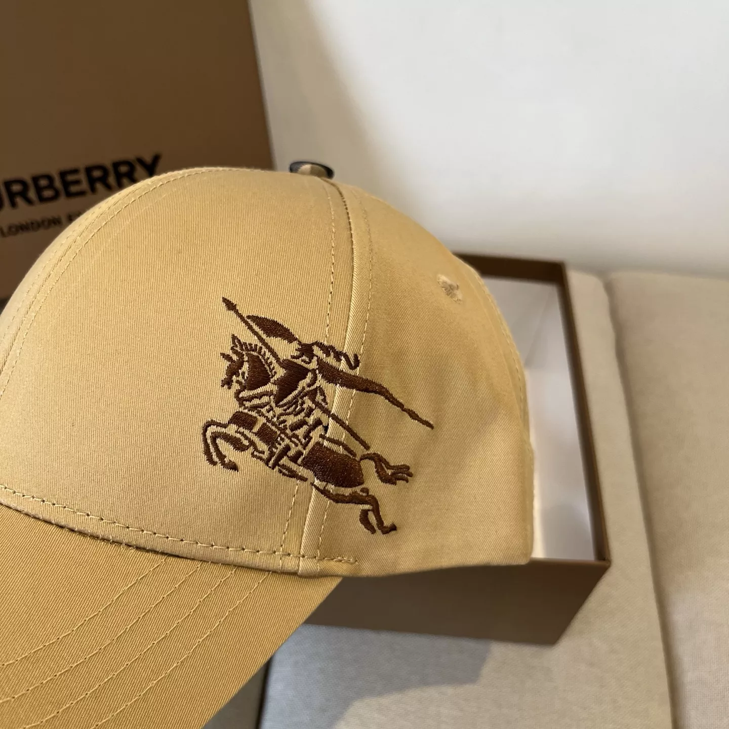 Burberry Caps SmartChoice 8696