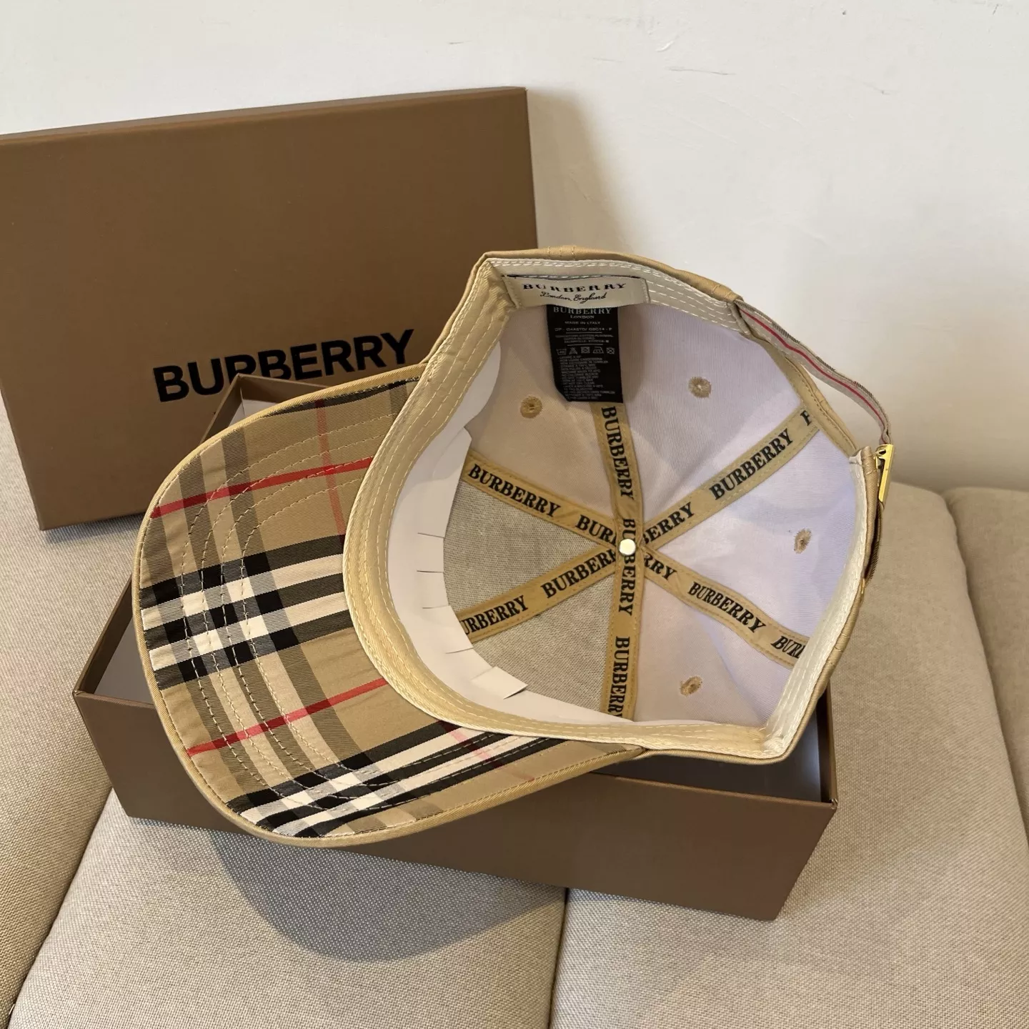 Burberry Caps SmartChoice 8696