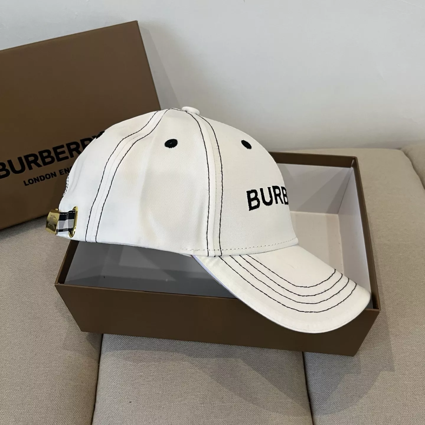 Burberry Caps Stylish 2575