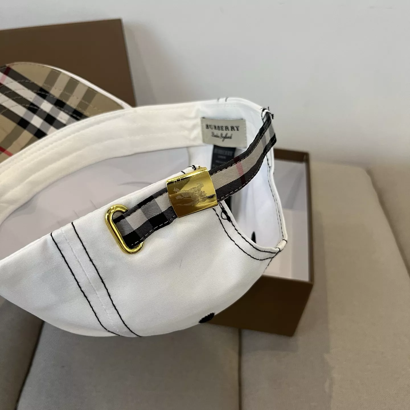 Burberry Caps Stylish 2575