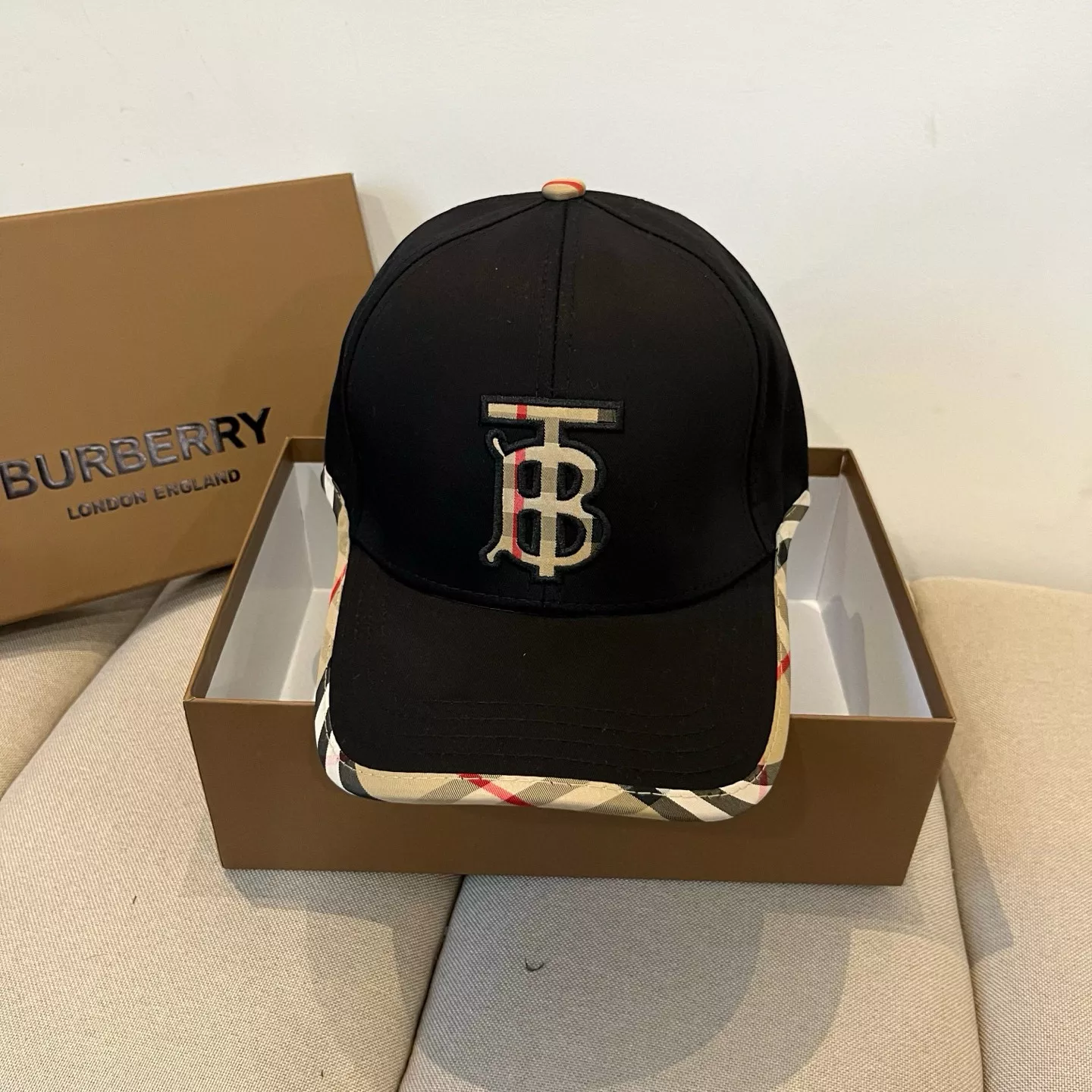 Burberry Caps Stylish 8712