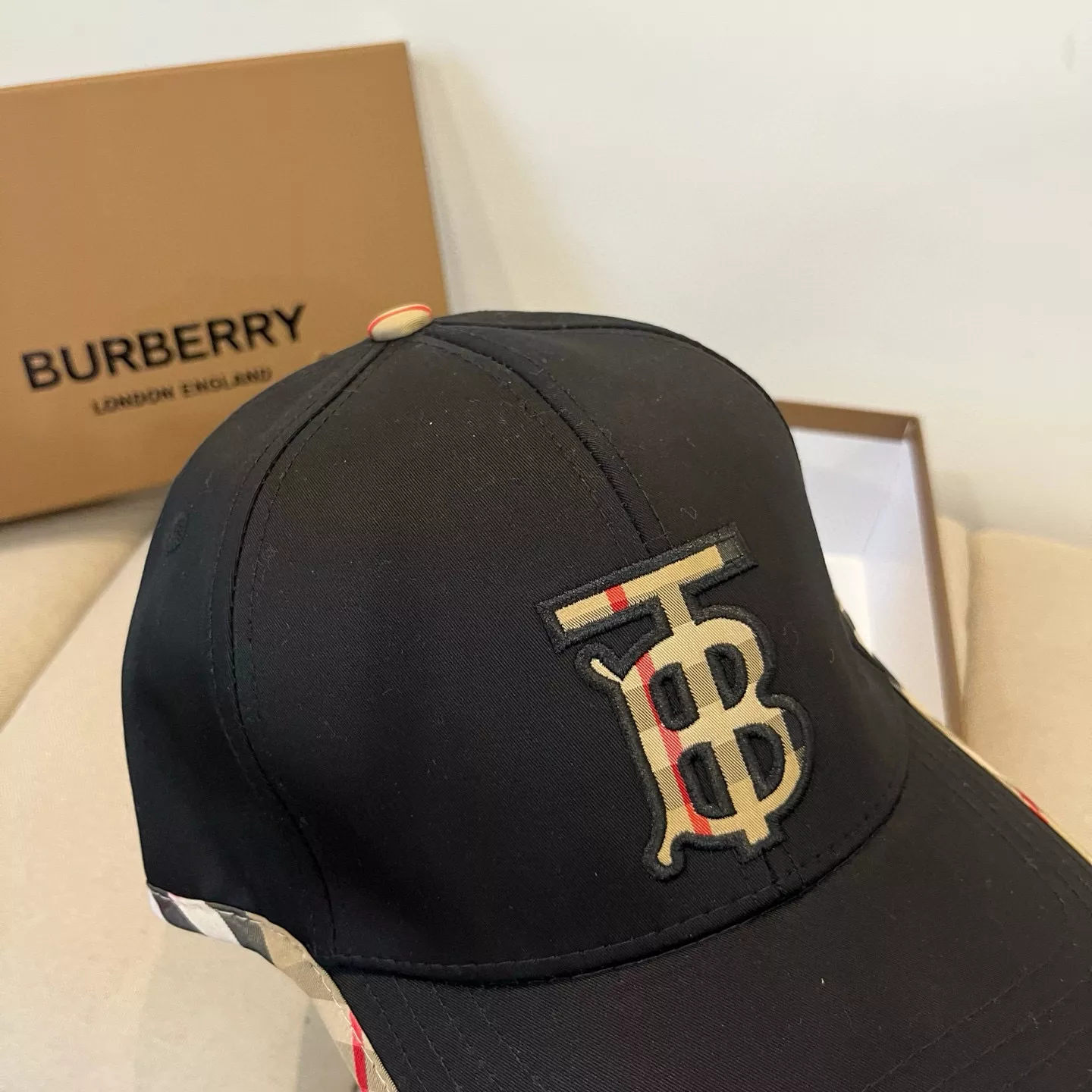 Burberry Caps Stylish 8712