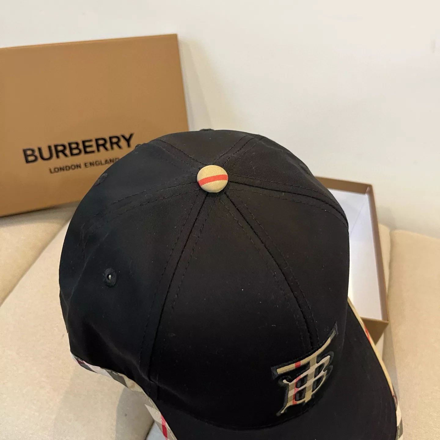 Burberry Caps Stylish 8712