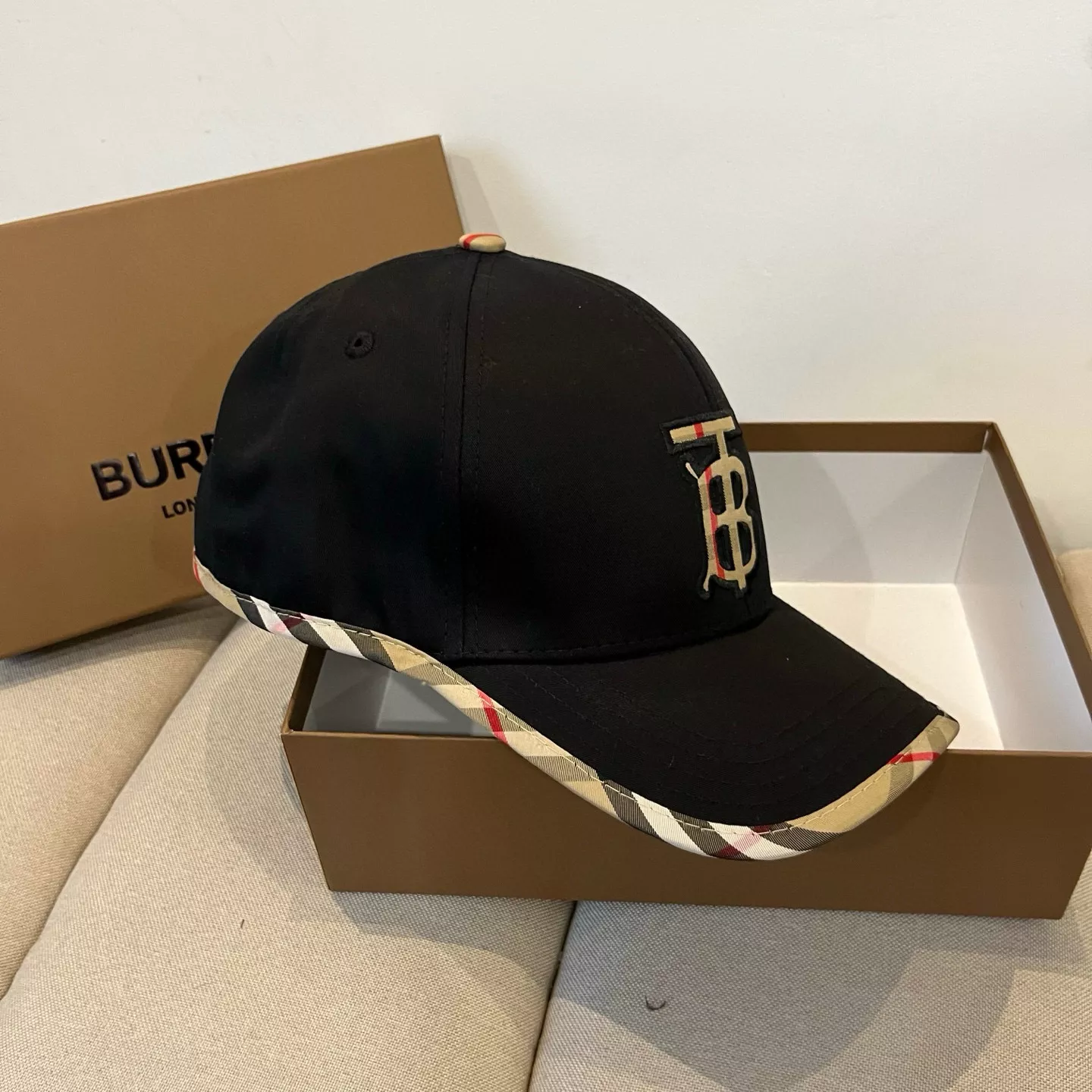 Burberry Caps Stylish 8712