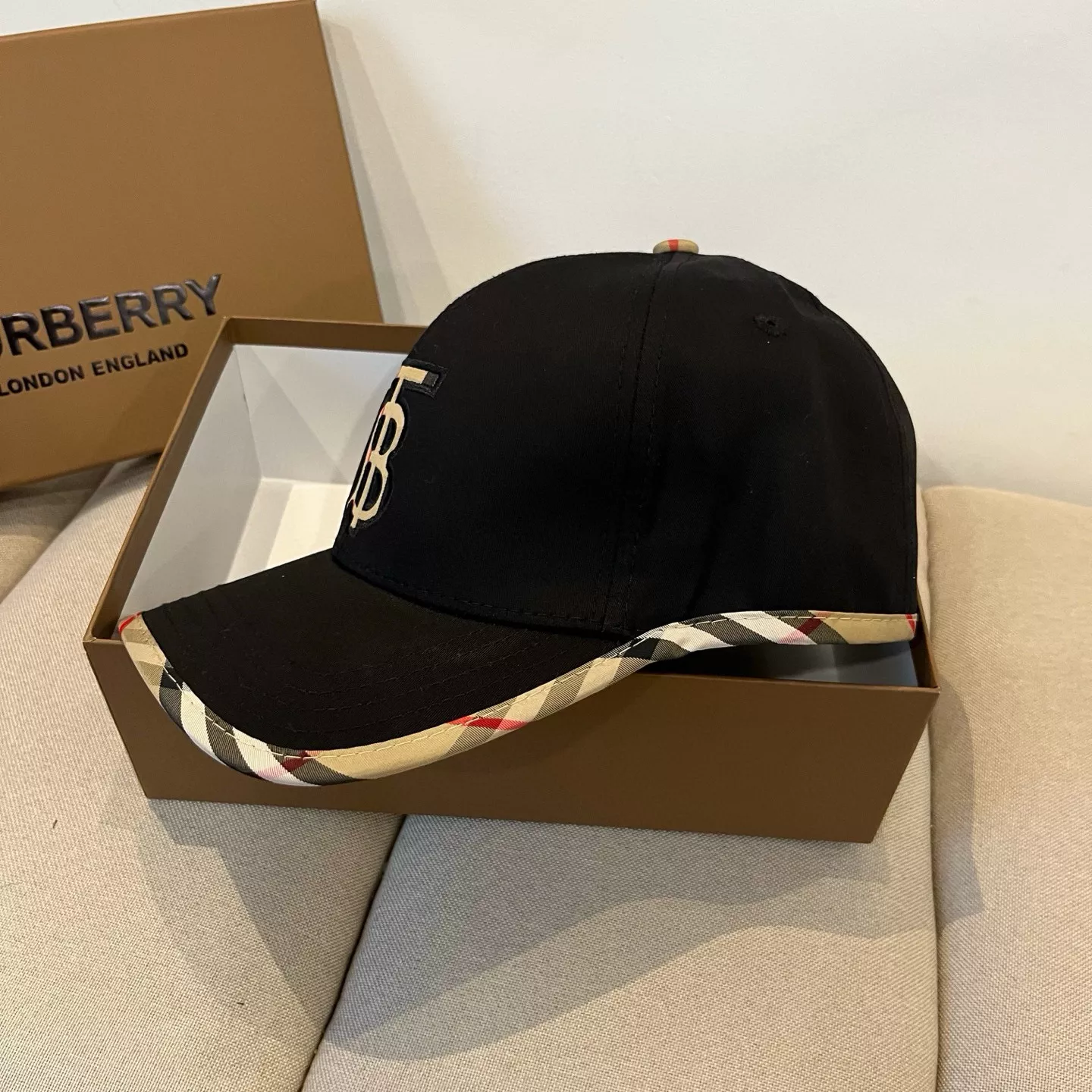 Burberry Caps Stylish 8712