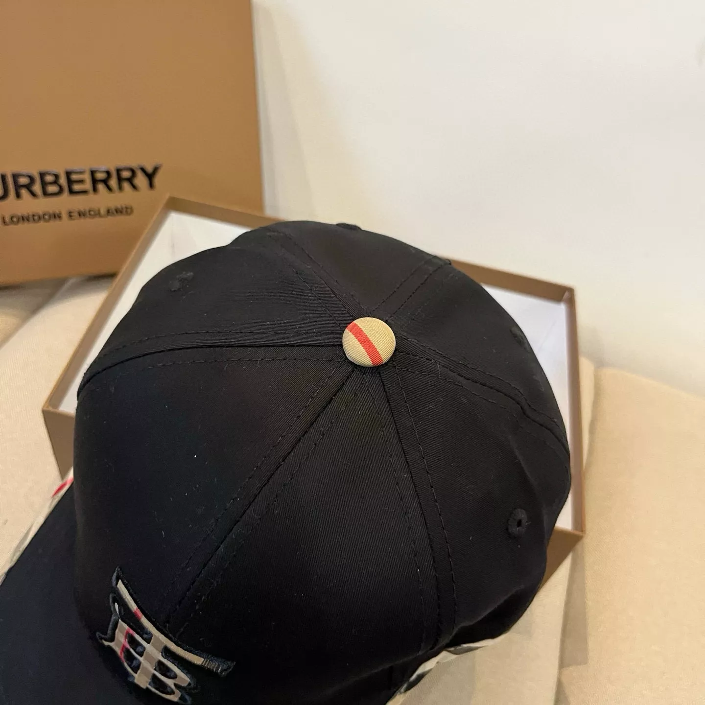 Burberry Caps Stylish 8712