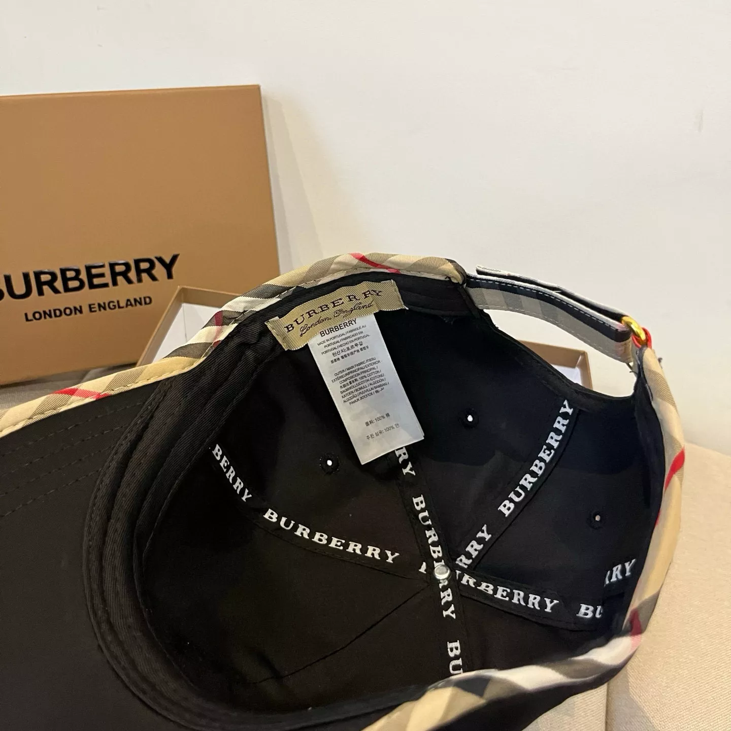 Burberry Caps Stylish 8712