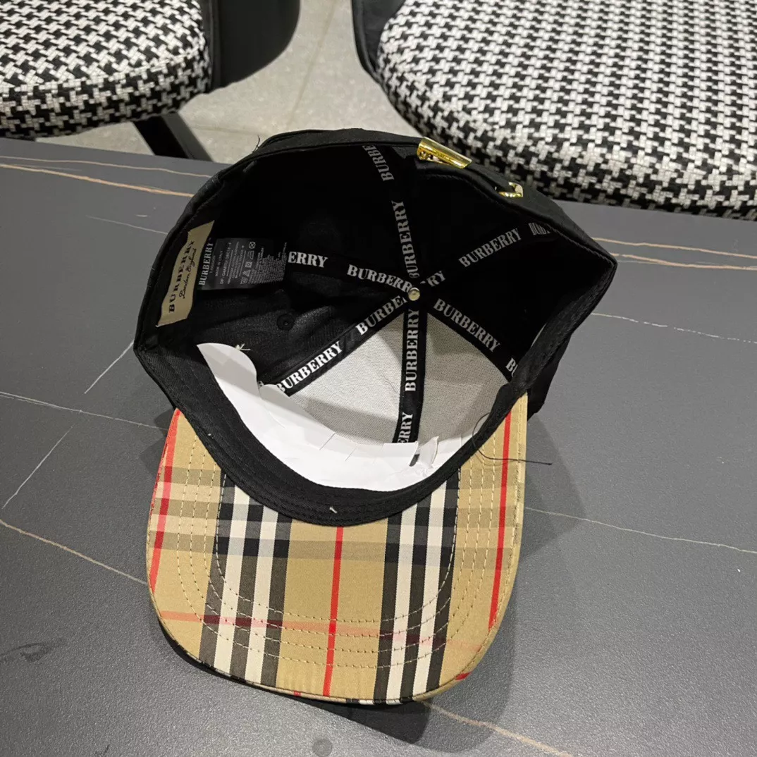 Burberry Caps Timeless 6251