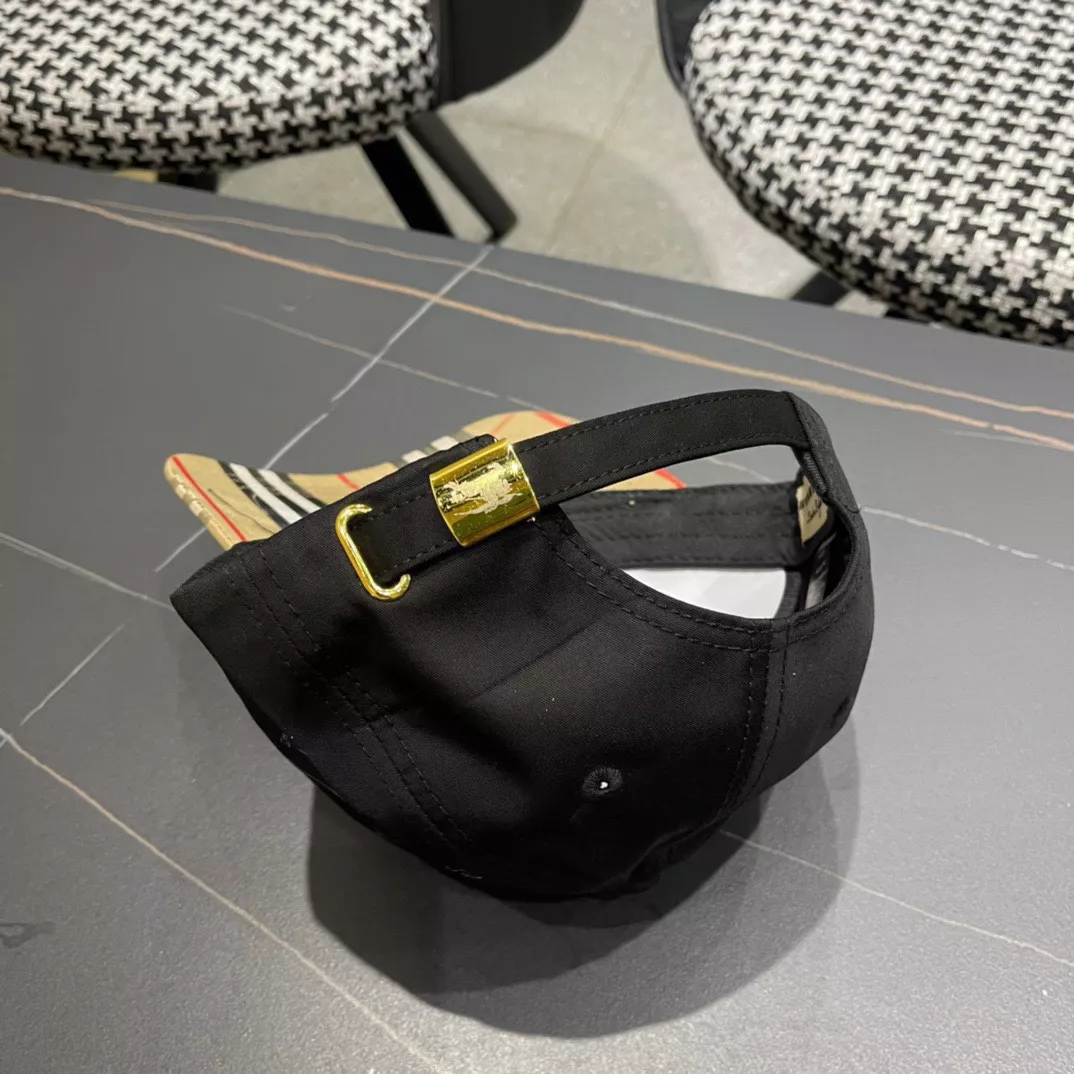 Burberry Caps Timeless 6251
