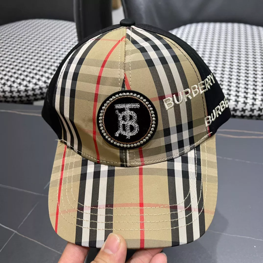 Burberry Caps Timeless 6251