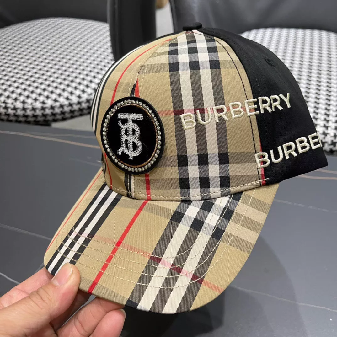 Burberry Caps Timeless 6251