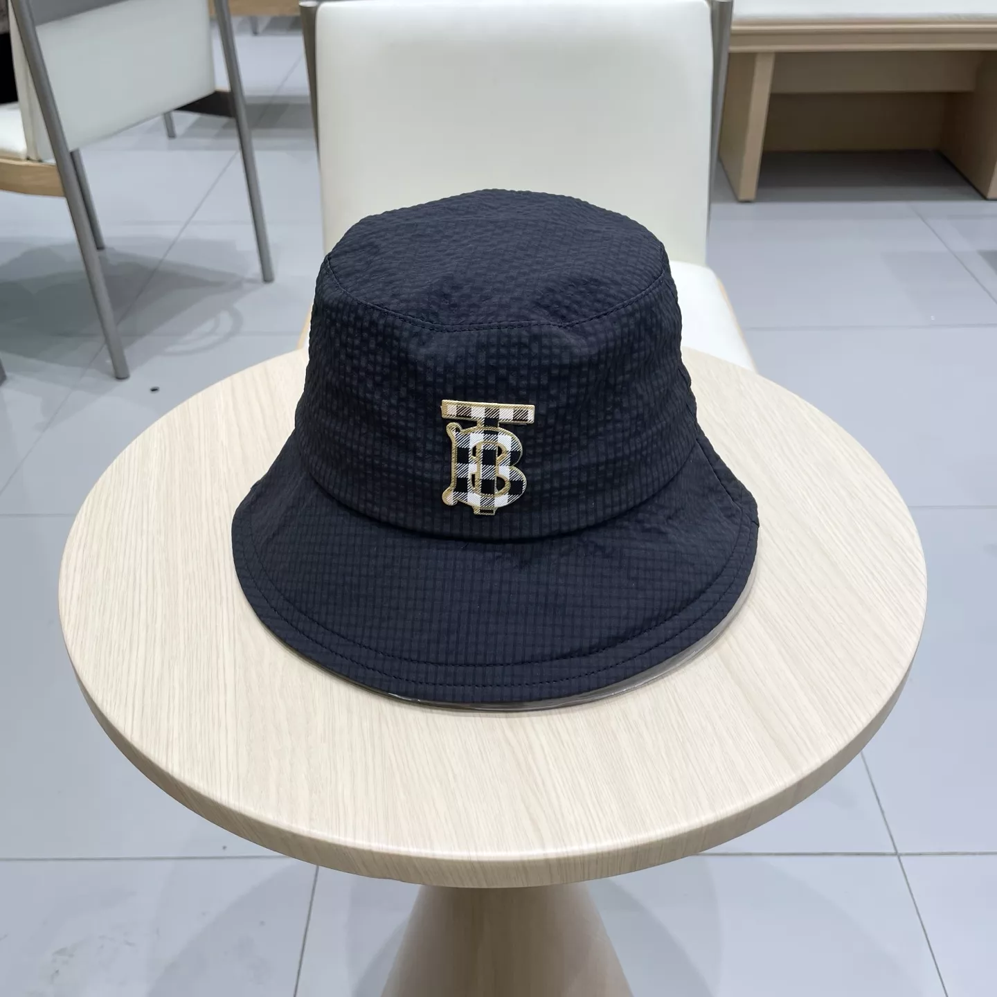 Burberry Caps Timeless 8916