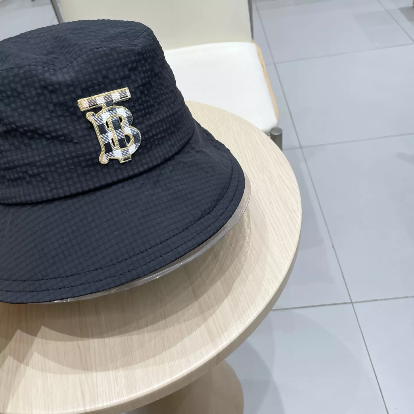 Burberry Caps Timeless 8916