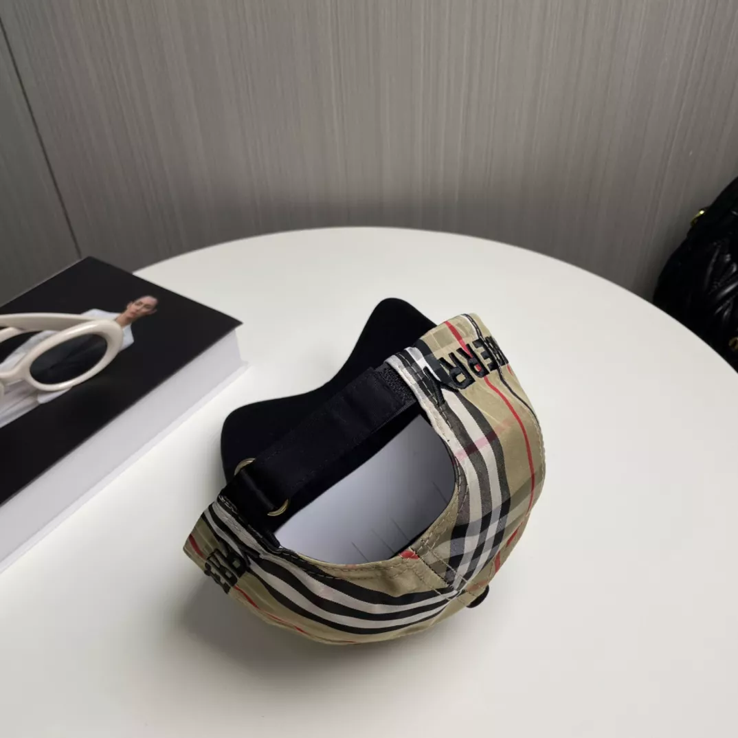 Burberry Caps Trendsetting 839