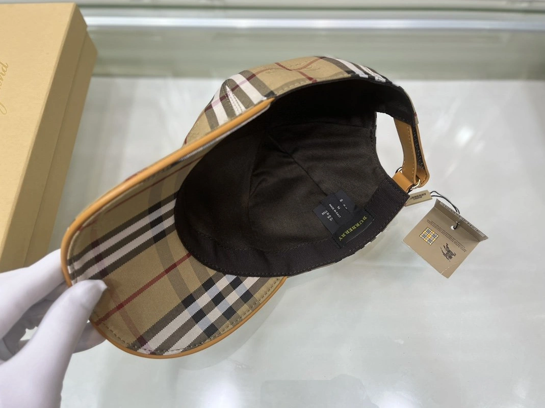 Burberry Caps Versatile 352