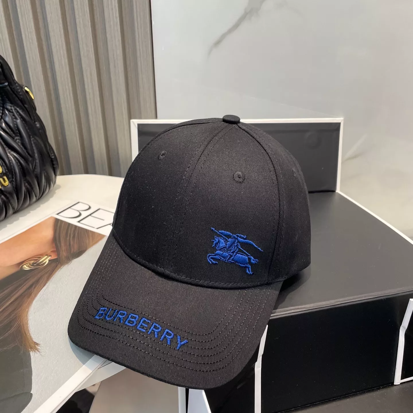 Burberry Caps Versatile 5476