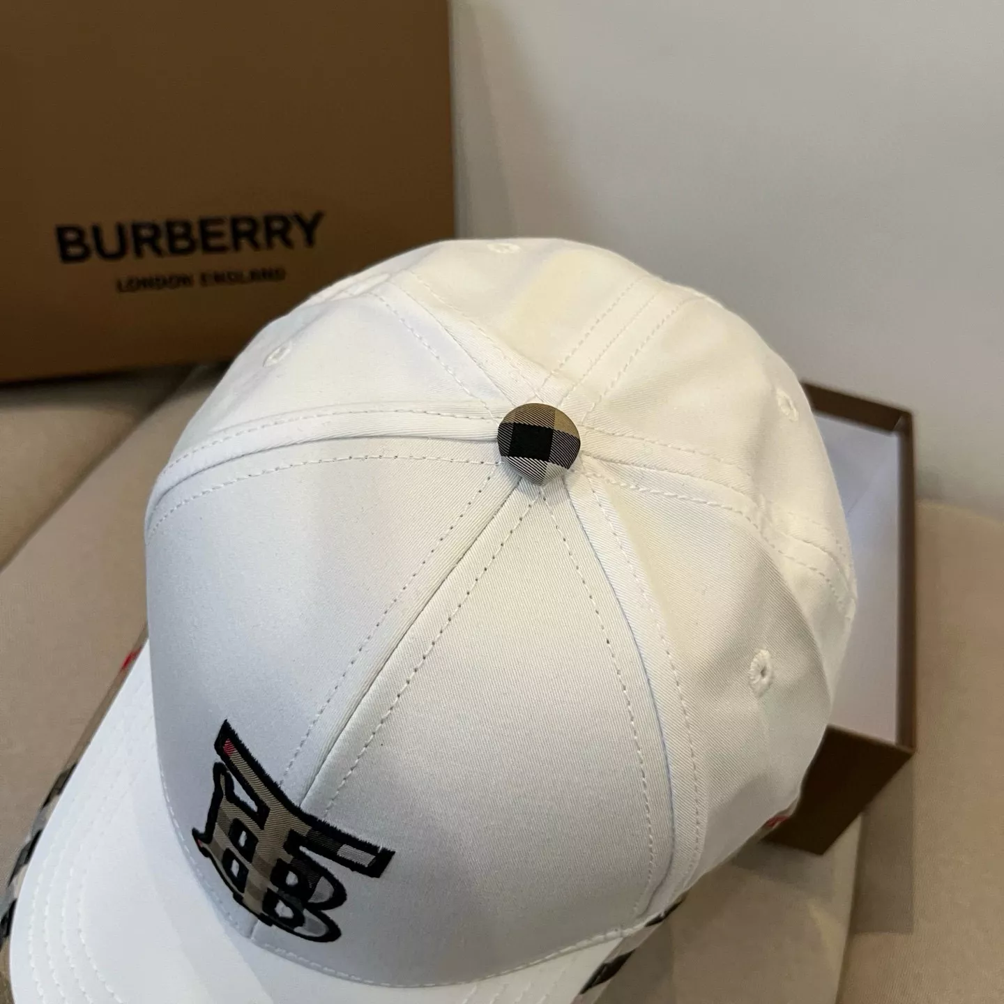Burberry Caps WellDesigned 8502