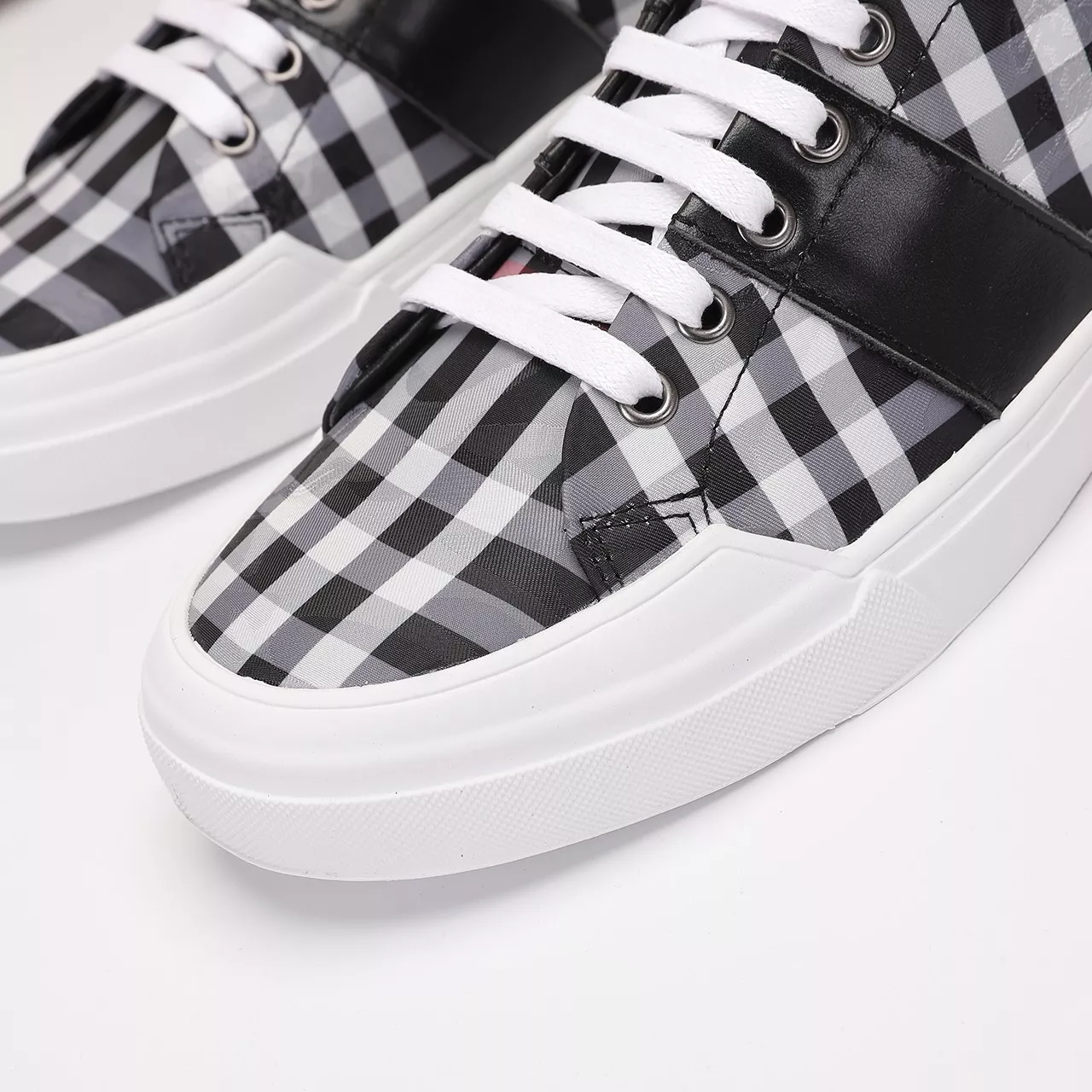 Burberry Casual Shoes For Men BestValue 5614
