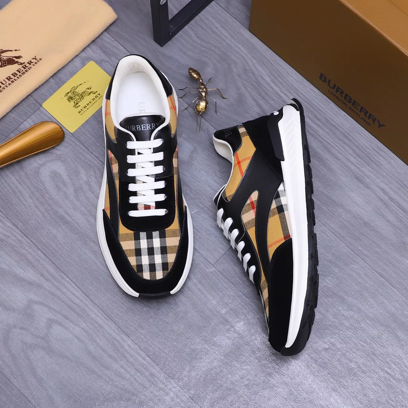 Burberry Casual Shoes For Men Bold 2617