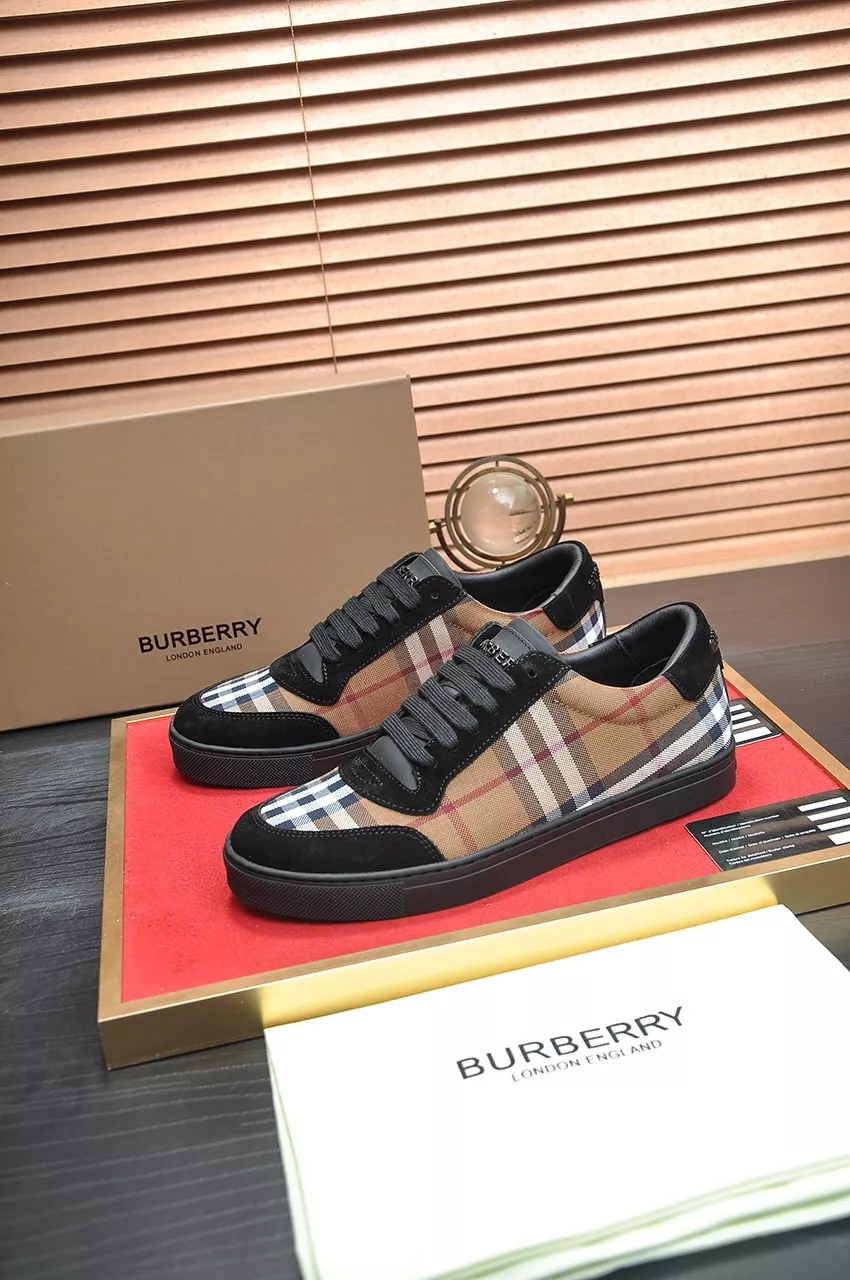 Burberry Casual Shoes For Men Bright 8373