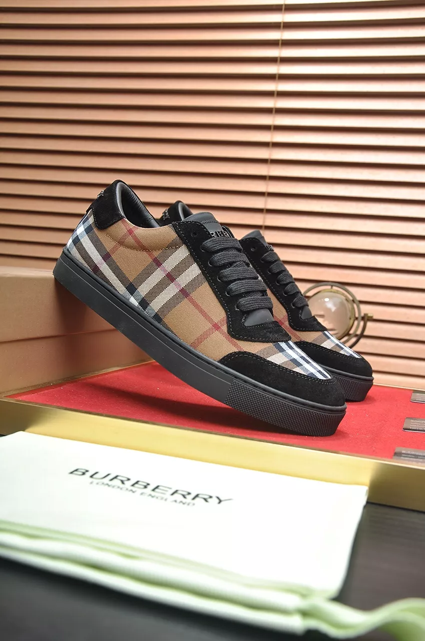 Burberry Casual Shoes For Men Bright 8373