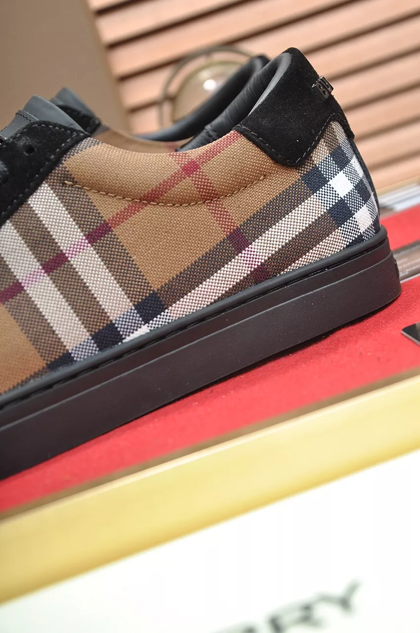 Burberry Casual Shoes For Men Bright 8373