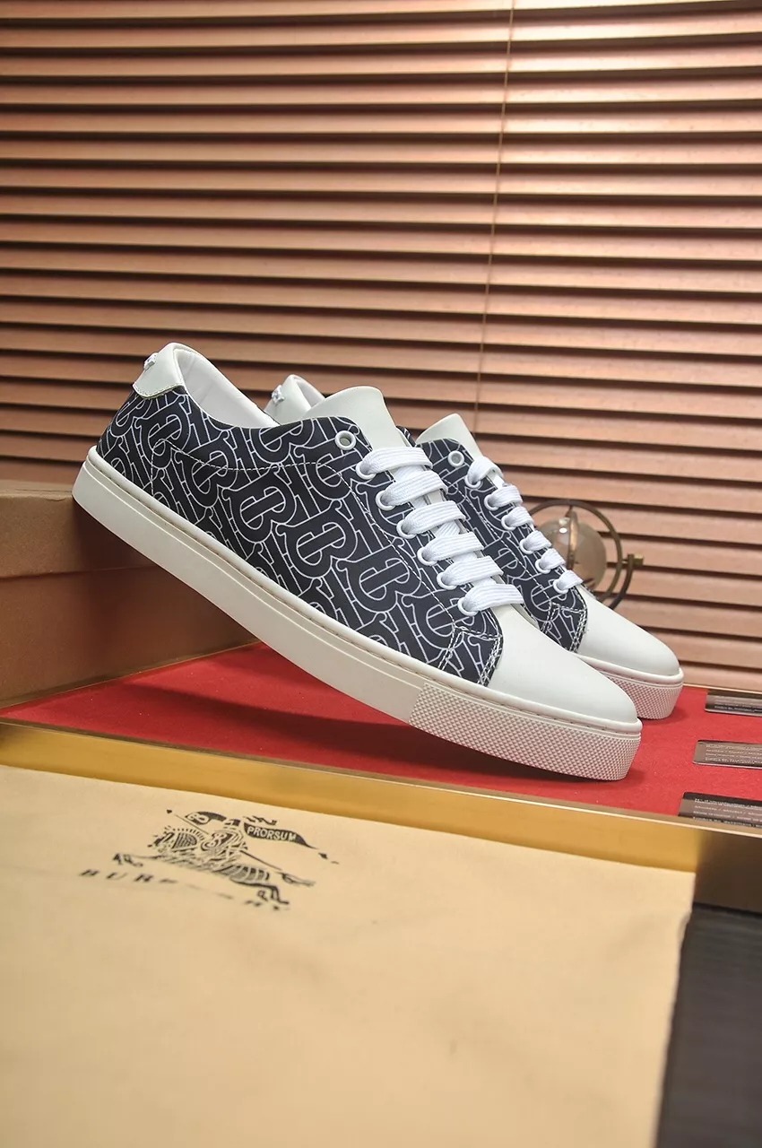 Burberry Casual Shoes For Men Classic 3660