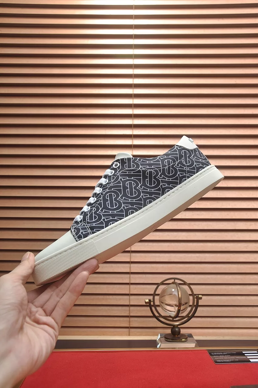 Burberry Casual Shoes For Men Classic 3660