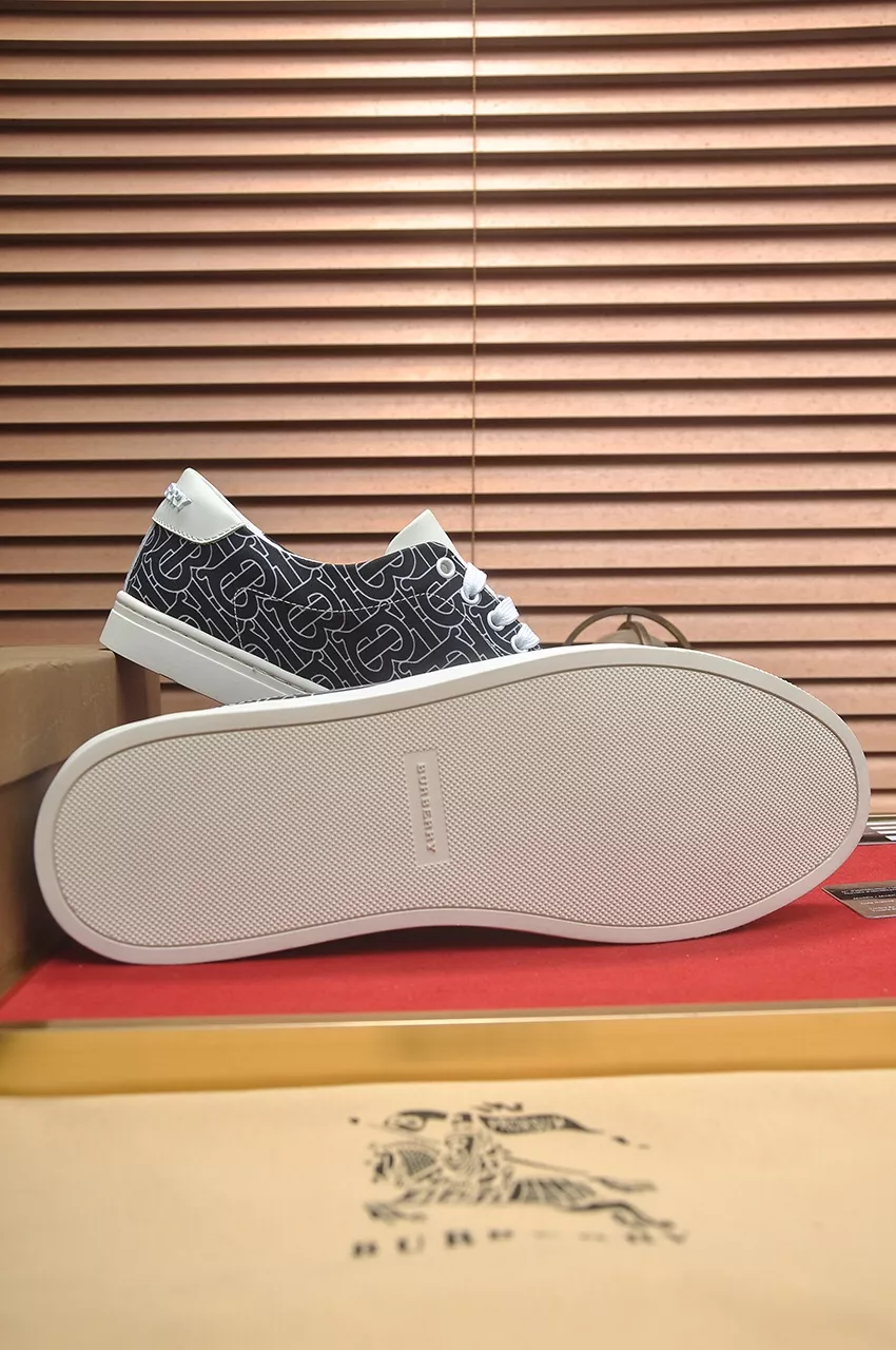 Burberry Casual Shoes For Men Classic 3660