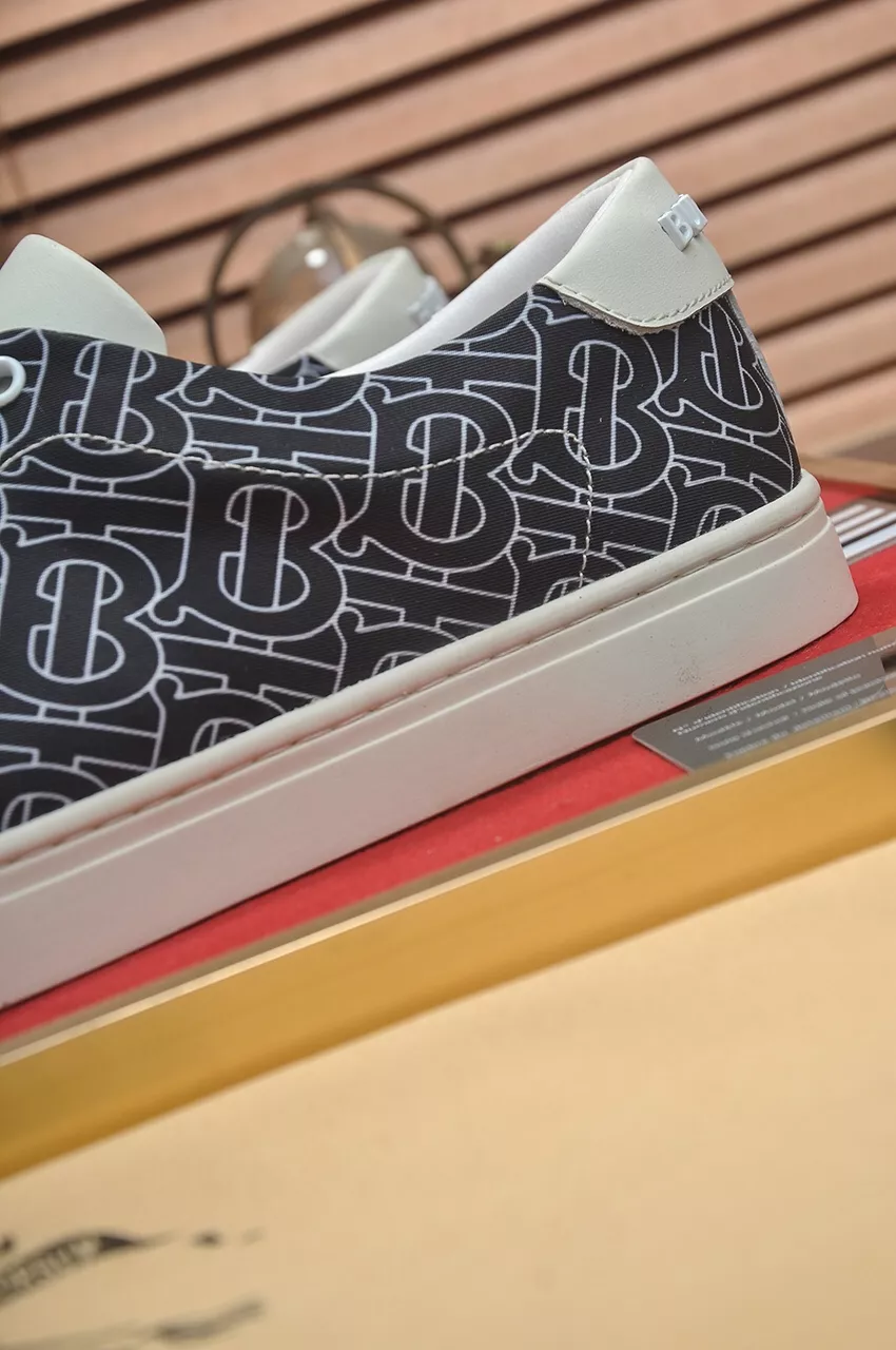 Burberry Casual Shoes For Men Classic 3660