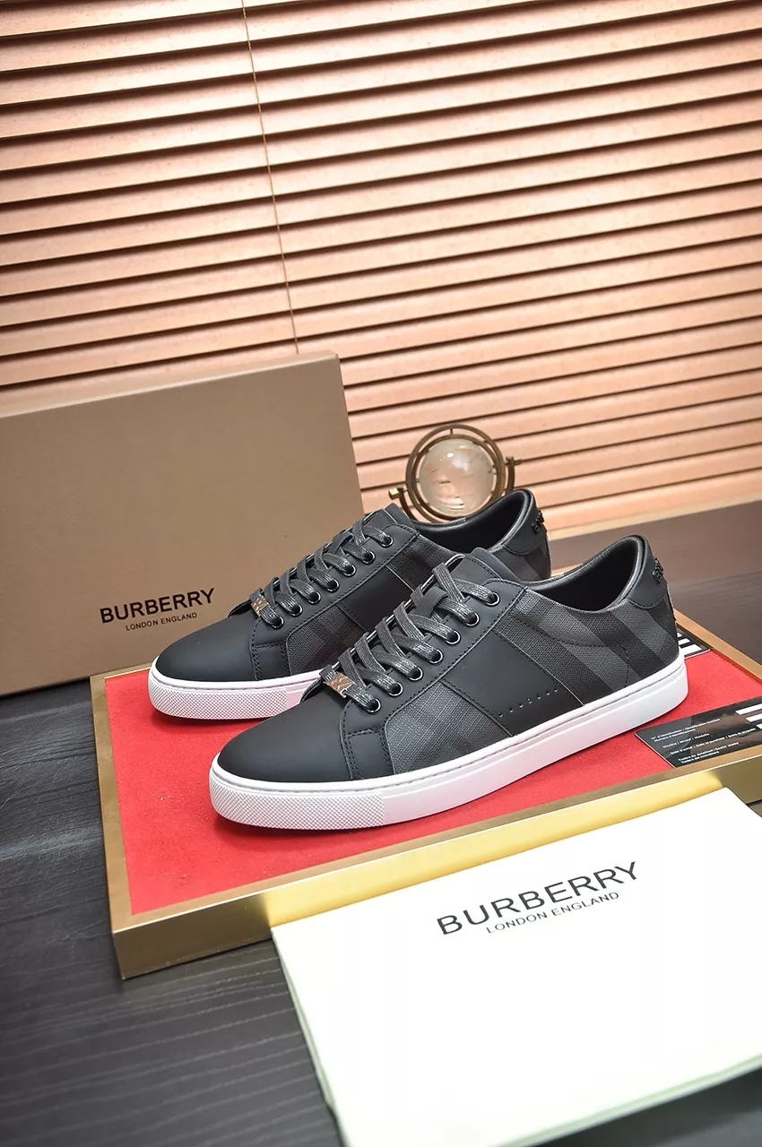 Burberry Casual Shoes For Men Classic 4088