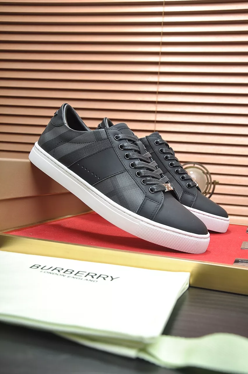 Burberry Casual Shoes For Men Classic 4088