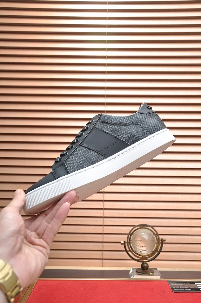 Burberry Casual Shoes For Men Classic 4088