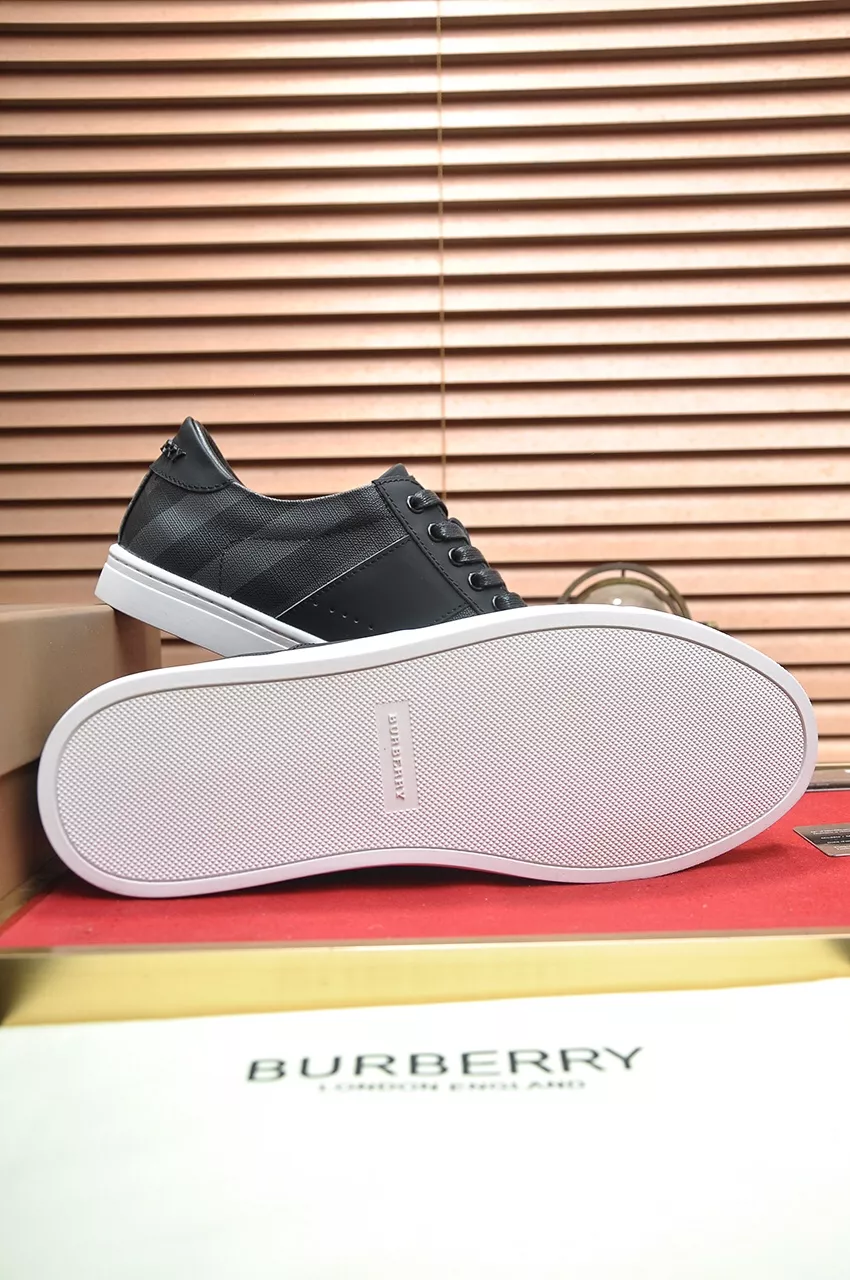 Burberry Casual Shoes For Men Classic 4088