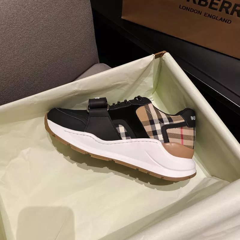 Burberry Casual Shoes For Men Classic 4971