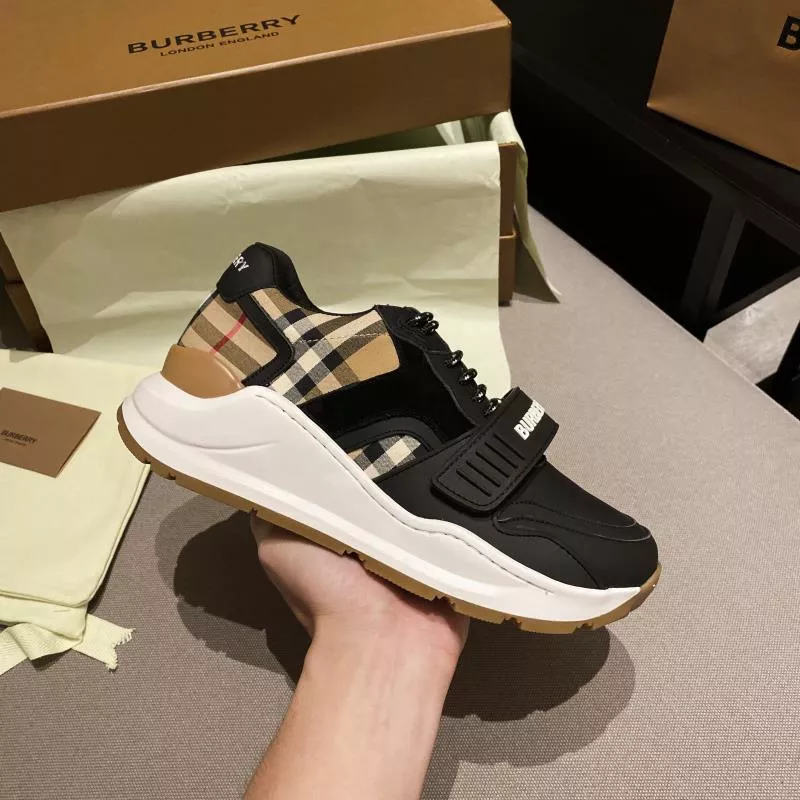 Burberry Casual Shoes For Men Classic 4971